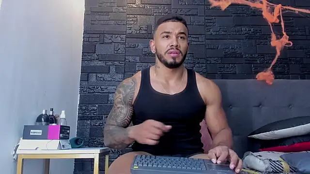 Snapshot of bruno_miller_ chatting on 10.31.25 bruno miller online show from 10.31.25