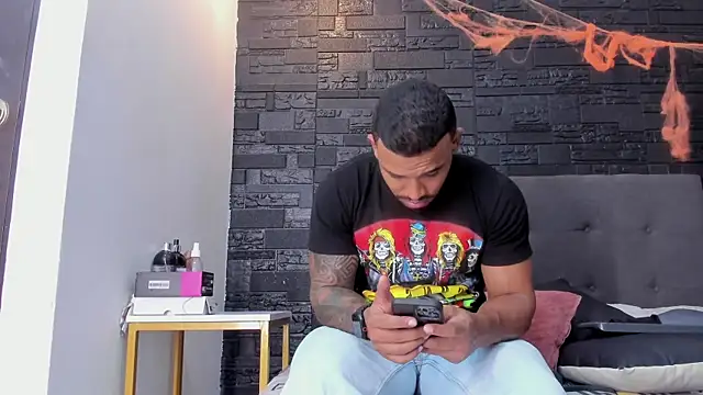 Snapshot of bruno_miller_ chatting on 11.01.25 bruno miller online show from 11.01.25