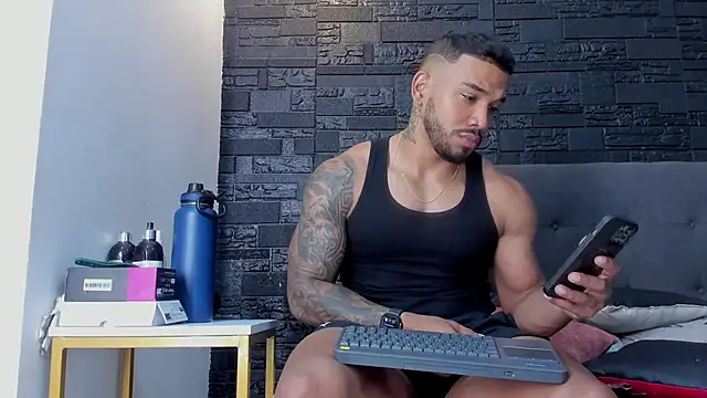 Snapshot of bruno_miller_ chatting on 11.03.25 bruno miller online show from 11.03.25