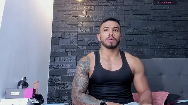 Snapshot of bruno_miller_ chatting on 11.08.25 bruno miller online show from 11.08.25