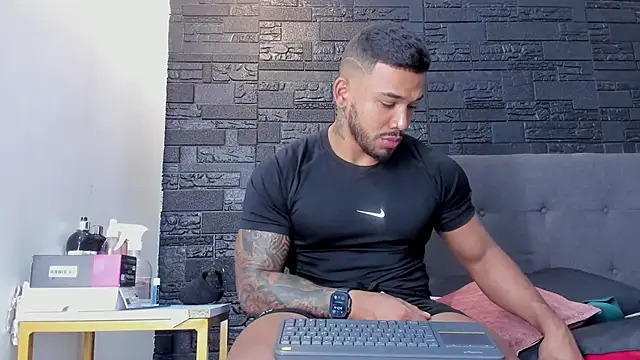 Snapshot of bruno_miller_ chatting on 11.13.25 bruno miller online show from 11.13.25