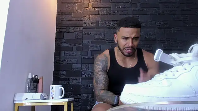 Snapshot of bruno_miller_ chatting on 11.28.25 bruno miller online show from 11.28.25