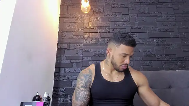 Snapshot of bruno_miller_ chatting on 12.01.25 bruno miller online show from 12.01.25