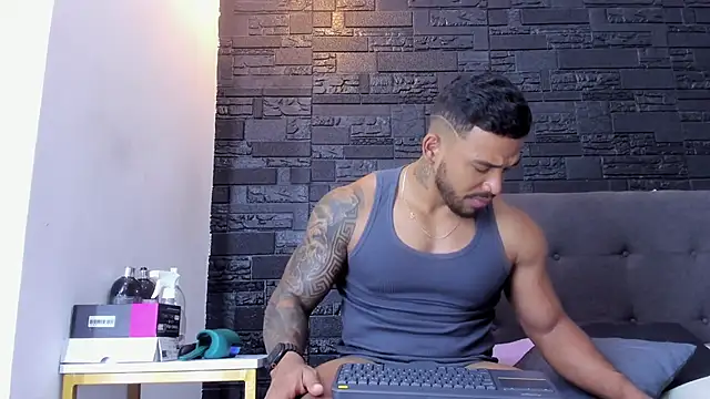 Snapshot of bruno_miller_ chatting on 12.02.25 bruno miller online show from 12.02.25