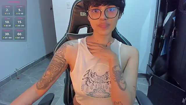 Snapshot of gooddess_isis chatting on 01.05.25 gooddess isis online show from 01.05.25