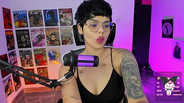 Snapshot of gooddess_isis chatting on 12.18.25 gooddess isis online show from 12.18.25