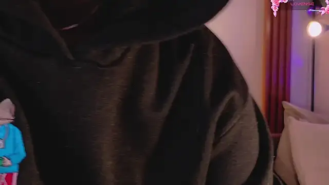 AnabelWolf online show from 04.29.26