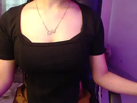 Snapshot of SexyMihika chatting on 11.25.25 SexyMihika online show from 11.25.25