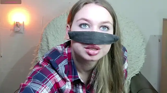 Snapshot of Mikki5P chatting on 03.03.25 Mikki5P online show from 03.03.25