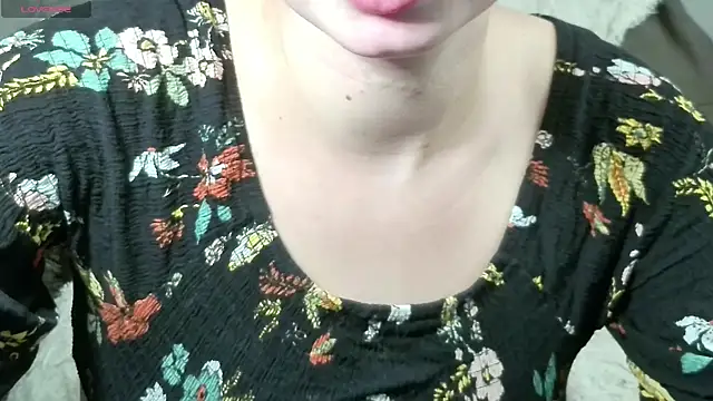 Snapshot of Mikki5P chatting on 10.04.25 Mikki5P online show from 10.04.25