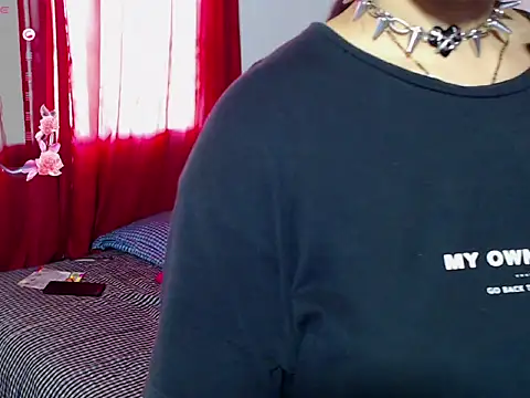 Snapshot of sofi_bronw chatting on 12.17.24 sofi bronw online show from 12.17.24