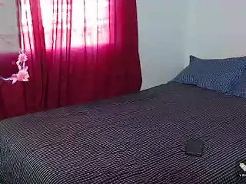 Snapshot of sofi_bronw chatting on 12.20.24 sofi bronw online show from 12.20.24