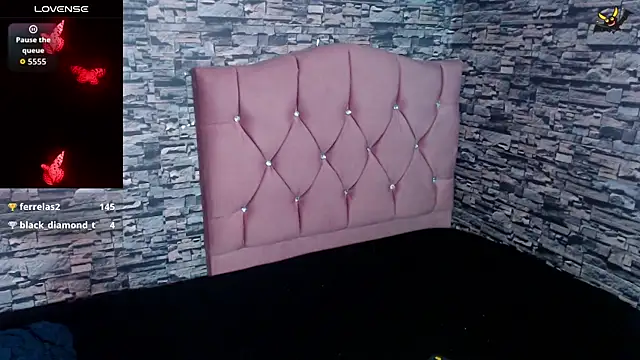 Snapshot of sofi_bronw chatting on 10.11.25 sofi bronw online show from 10.11.25