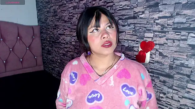 Snapshot of sofi_bronw chatting on 10.29.25 sofi bronw online show from 10.29.25