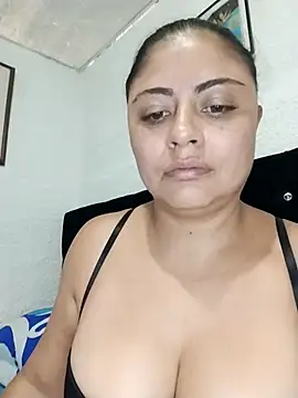 Snapshot of ElizabethWeil chatting on 11.26.25 ElizabethWeil online show from 11.26.25