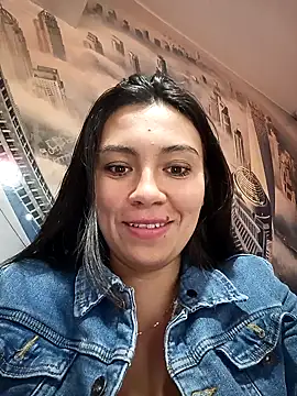 Snapshot of LIZ-06_ chatting on 02.13.25 LIZ-06 online show from 02.13.25