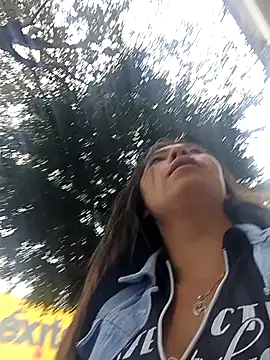 Snapshot of LIZ-06_ chatting on 02.18.25 LIZ-06 online show from 02.18.25