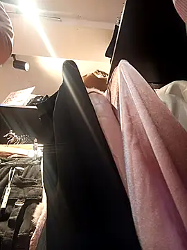 Snapshot of LIZ-06_ chatting on 03.18.25 LIZ-06 online show from 03.18.25