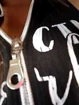 Snapshot of LIZ-06_ chatting on 03.19.25 LIZ-06 online show from 03.19.25