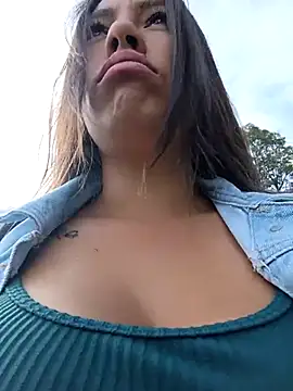 Snapshot of LIZ-06_ chatting on 03.21.25 LIZ-06 online show from 03.21.25