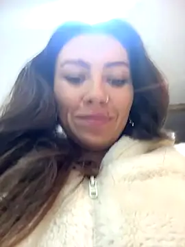 Snapshot of LIZ-06_ chatting on 09.19.25 LIZ-06 online show from 09.19.25