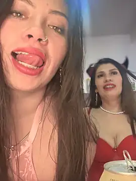 Snapshot of LIZ-06_ chatting on 10.12.25 LIZ-06 online show from 10.12.25