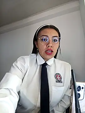 Snapshot of LIZ-06_ chatting on 10.21.25 LIZ-06 online show from 10.21.25