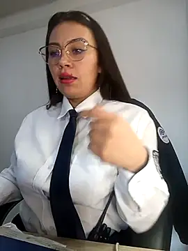 Snapshot of LIZ-06_ chatting on 10.22.25 LIZ-06 online show from 10.22.25