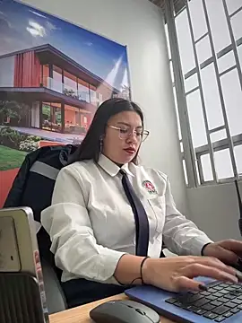 Snapshot of LIZ-06_ chatting on 10.29.25 LIZ-06 online show from 10.29.25