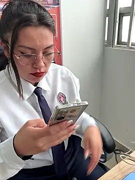 Snapshot of LIZ-06_ chatting on 11.15.25 LIZ-06 online show from 11.15.25