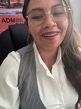 Snapshot of LIZ-06_ chatting on 11.18.25 LIZ-06 online show from 11.18.25