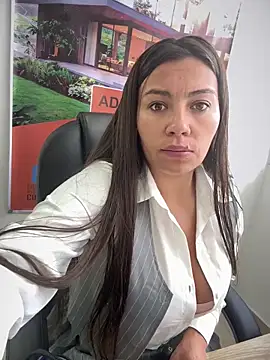 Snapshot of LIZ-06_ chatting on 11.26.25 LIZ-06 online show from 11.26.25