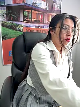 Snapshot of LIZ-06_ chatting on 11.30.25 LIZ-06 online show from 11.30.25