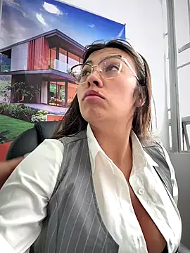 Snapshot of LIZ-06_ chatting on 12.02.25 LIZ-06 online show from 12.02.25