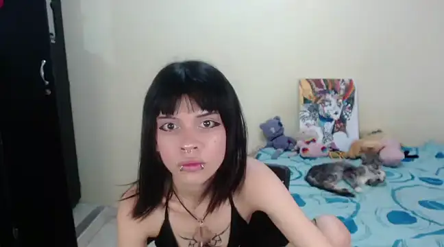 Snapshot of hachi_kitty chatting on 12.13.24 hachi kitty online show from 12.13.24