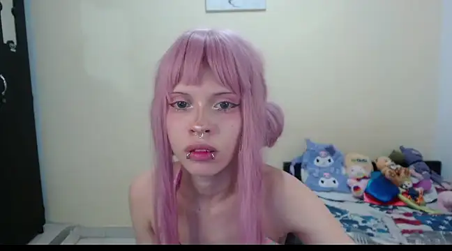 Snapshot of hachi_kitty chatting on 03.08.25 hachi kitty online show from 03.08.25