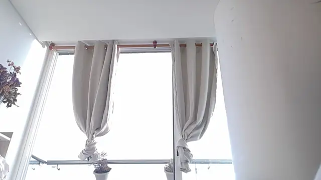 lia  Suummer online show from 11.08.25