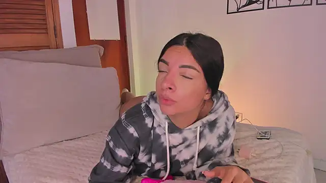 777AylinZ online show from 10.23.25