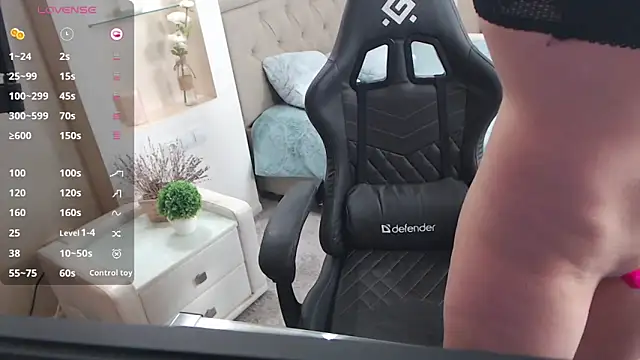 Snapshot of Cutie_Emily chatting on 02.01.25 Cutie Emily online show from 02.01.25