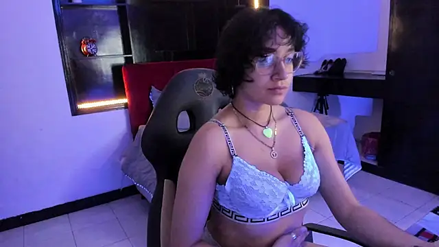 Snapshot of Lili_Gomez_ chatting on 12.05.25 Lili Gomez online show from 12.05.25