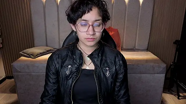 Snapshot of Lili_Gomez_ chatting on 12.22.25 Lili Gomez online show from 12.22.25