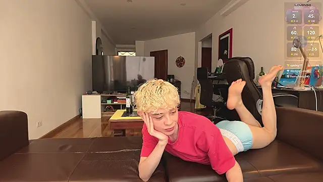 Snapshot of mapleg chatting on 04.05.26 mapleg online show from 04.05.26