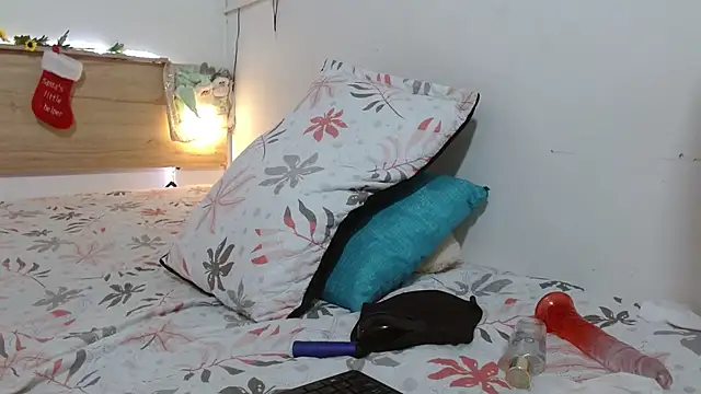 Emyli rousse  online show from 12.17.24