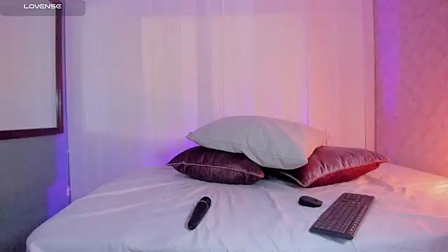 Pamela Johnsonn online show from 02.08.26