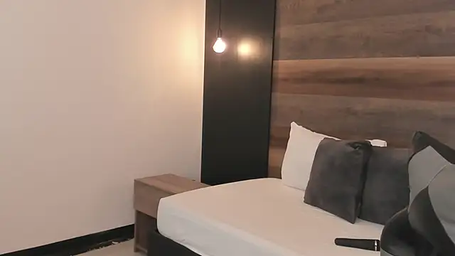 stephanya  online show from 04.24.26