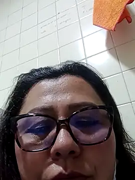 Snapshot of Darly_Gomez chatting on 12.21.24 Darly Gomez online show from 12.21.24