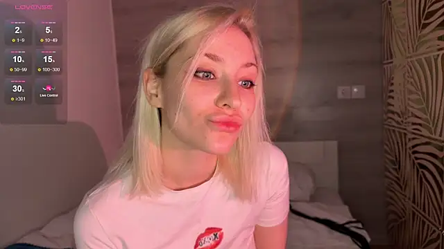 Snapshot of alexa_novak chatting on 11.17.25 alexa novak online show from 11.17.25