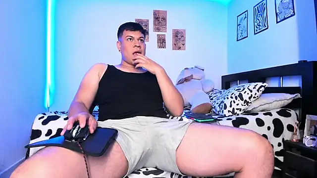 Snapshot of Nicolaskoling chatting on 12.14.24 Nicolaskoling online show from 12.14.24