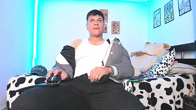 Snapshot of Nicolaskoling chatting on 12.15.24 Nicolaskoling online show from 12.15.24