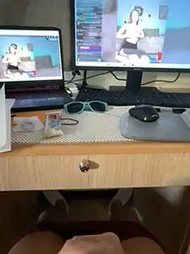 Snapshot of Hard_SeaMen chatting on 01.11.25 Hard SeaMen online show from 01.11.25